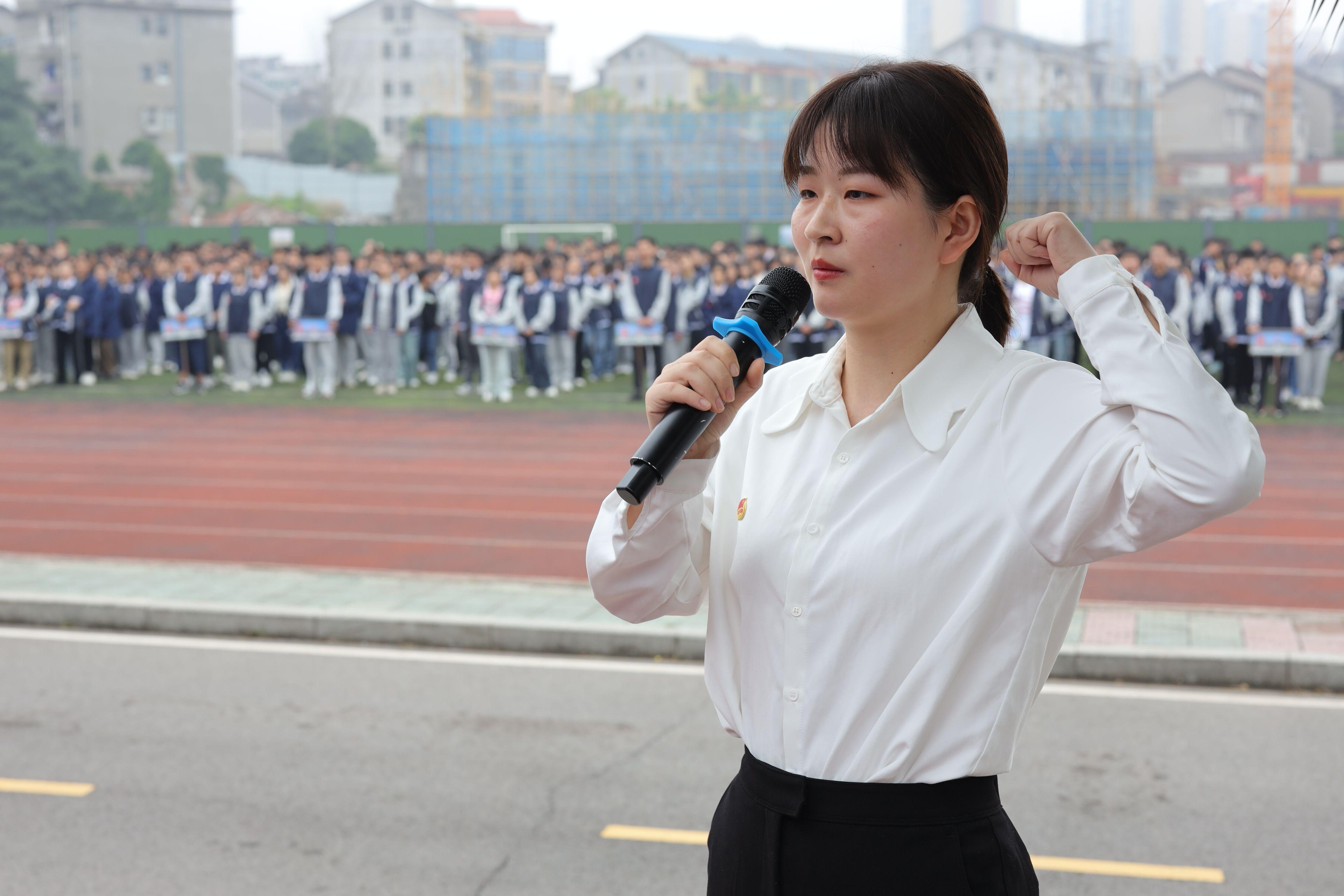 澳门梦想之城赌场举行“五四”主题团日活动暨新团员入团仪式